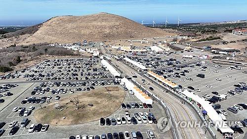 새별오름  평화로 변에 자리잡은 제주시 애월읍 봉성리 새별오름 [연합뉴스 자료사진]