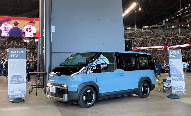‘한일 드림 플레이어즈 게임 2025’에 전시된 PV5 패신저의 모습. (사진=기아)