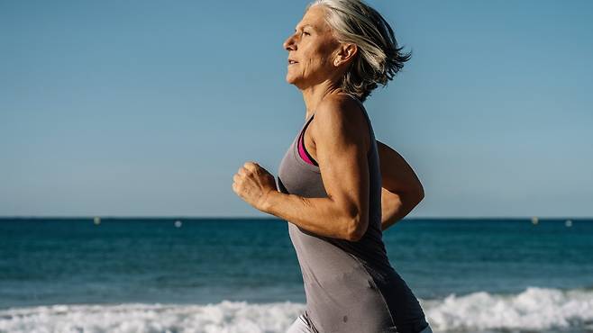 중, 고강도와 저강도 운동을 번갈아 하는 인터벌 훈련 방식은 운동 효과를 높인다｜출처: 클립아트코리아