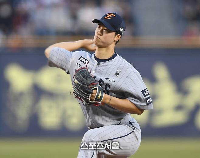 한화 선발투수 엄상백이 26일 잠실야구장에서 열린 2025 KBO 리그 LG와 경기에서 역투하고 있다.  2025. 3. 26. 잠실 | 최승섭기자 thunder@sportsseoul.com