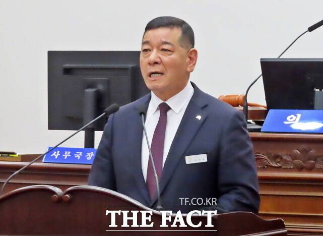 최원철 공주시장이 1일 공주시의회 제262회 제2차 정례회 제3차 본회의에서 시정연설을 하고 있다. /김형중 기자