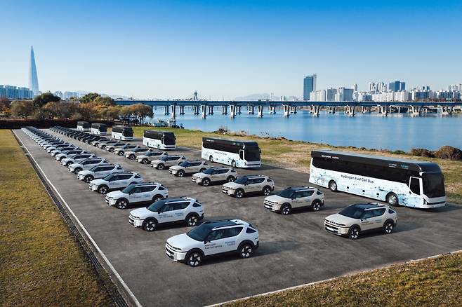 수소위원회 CEO Summit에 지원되는 디 올 뉴 넥쏘와 유니버스 수소전기버스의 모습/사진=현대차그룹 제공