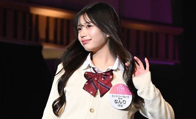 [뉴시스] 일본 '여자고등학생 미스콘 2025'에서 그랑프리를 차지한 후쿠이현 출신 고등학교 1학년 난리(なんり)양의 모습. (사진=모델프레스) 2025.12.1 *재판매 및 DB 금지