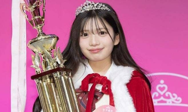 [뉴시스] 일본 '여자고등학생 미스콘 2025'에서 그랑프리를 차지한 후쿠이현 출신 고등학교 1학년 난리(なんり)양의 모습. (사진=모델프레스) 2025.12.1 *재판매 및 DB 금지