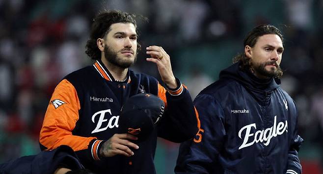 코디 폰세(왼쪽)와 라이언 와이스. 한화 이글스 제공