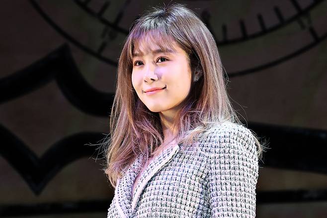 ‘1인 기획사 미등록’ 관련 혐의로 검찰 조사를 받는 배우 옥주현. 경향신문 자료사진