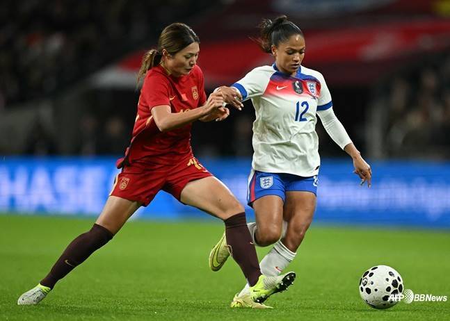 중국 여자축구 국가대표팀과 잉글랜드 여자 축구 국가대표팀의 경기 중. /AFPBBNews=뉴스1