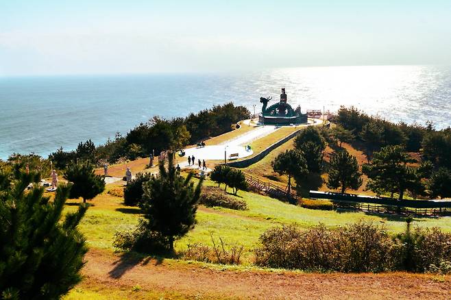 탁 트인 바다를 마주할 수 있는 수로부인헌화공원