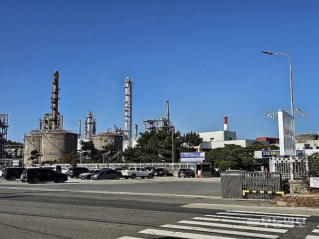 여천선 선로를 이용해 전주휴비스 공장으로 매일 TPA(컨테이너 36개 규모)를 운송하는여수 삼남석유화학 입구.최류빈기자 rubi@mdilbo.com