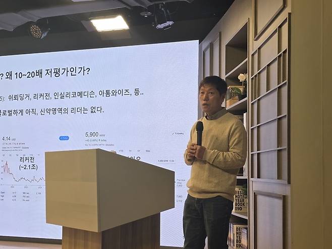 On the 17th, SyntekaBio CEO Jong-Seon Jung outlines the company’s future growth strategy in an interview with Edaily. (Photo by Young-Doo Song reporter)