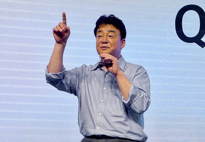 백종원 더본코리아 대표이사가 지난 9월 3일 서울 신라호텔에서 열린 ‘TBK(The Born Korea·더본코리아) 글로벌 기업 간 거래(B2B) 소스 론칭 시연회’에서 발언하고 있다. 사진 | 연합뉴스