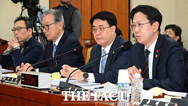 배경훈 부총리 겸 과학기술정보통신부 장관이 질의 답변하는 모습.