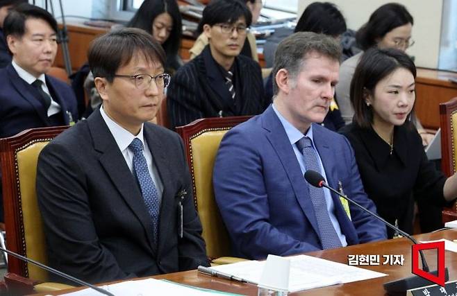 박대준 쿠팡 대표와 브랫 매티스 쿠팡 CISO가 2일 국회 과학기술정보방송통신위원회 전체회의에서 열린 현안질의에 출석하고 있다. 2025.12.2 김현민 기자