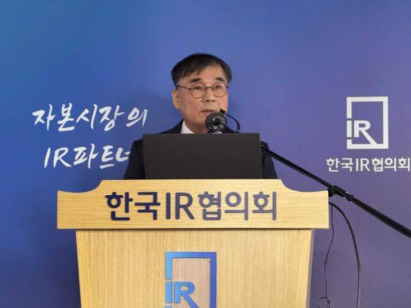 기평석 바이젠셀 대표가 2일 서울 영등포구 한국IR협의회에서 기업설명회를 열고 개발 중인 세포림프종 치료제에 대해 설명하고 있다. 바이젠셀 제공