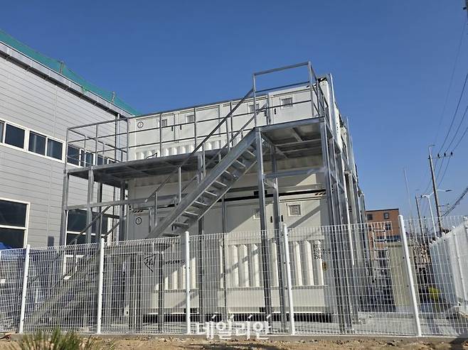 명지녹산 국가산단 내 구축된 바나듐 플로우 배터리 ESS 현장사진.ⓒ한국남부발전