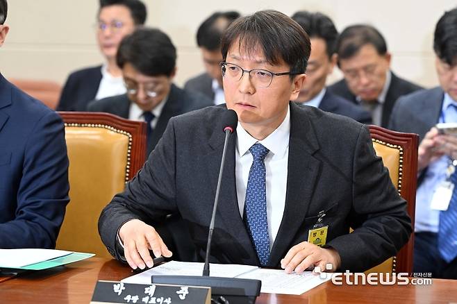 과학기술정보방송통신위원회의 쿠팡 개인정보 유출 사고 관련 현안질의가 2일 서울 여의도 국회에서 열렸다. 박대준 쿠팡 대표이사가 의원 질의에 답변하고 있다. 김민수기자 mskim@etnews.com