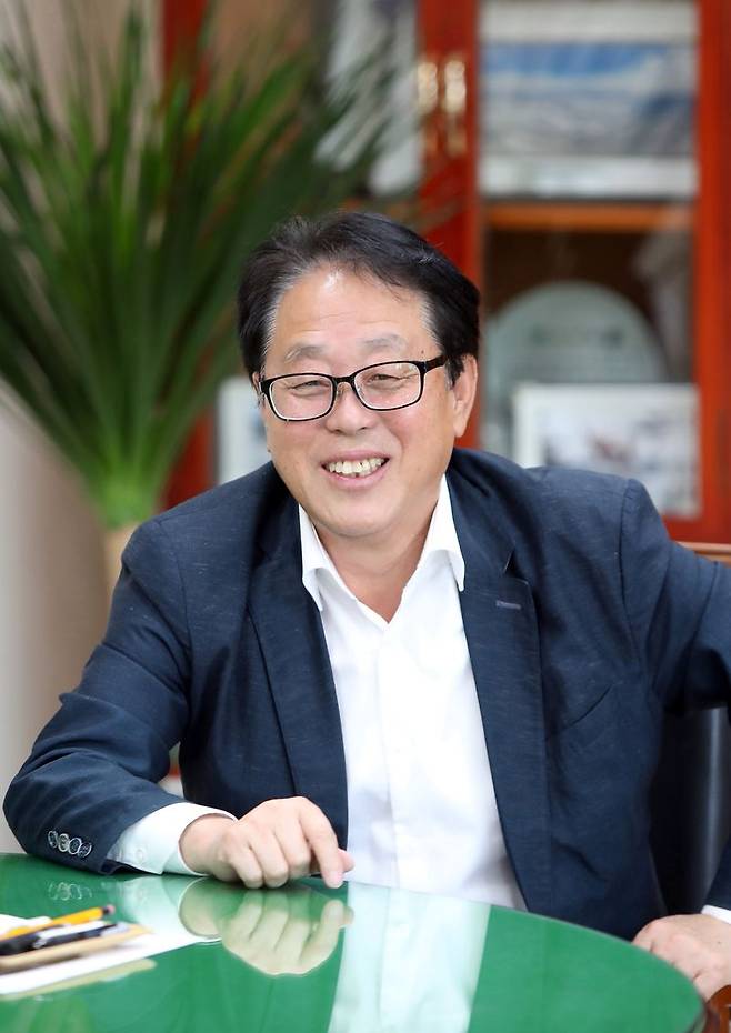 최상기 인제군수가 2일 본지와의 인터뷰에서 "관광객들이 설악산 자락의 수려한 자연이 사계절 모두 다른 색 배경으로 변하는 인제에서 힐링하면서 모터스포츠와 레저를 즐길 수 있도록 콘텐츠를 업그레이드하겠다"고 강조했다. 인제군 제공