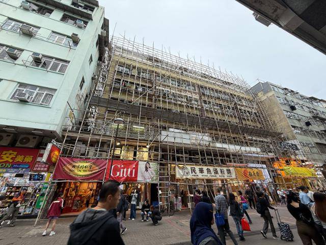 홍콩 신계 타이포구의 한 건물 개보수 공사 현장. 홍콩=허유정 기자