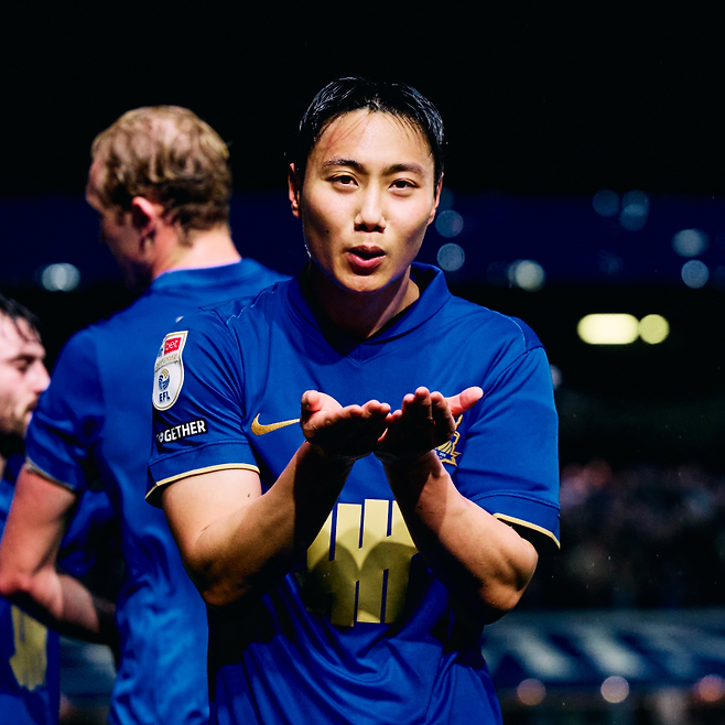 버밍엄 백승호가 2일 세인트앤드루스 스타디움에서 열린 왓퍼드와의 2025~26 EFL 18라운드 홈경기서 선제골을 넣은 뒤 세리머니를 하고 있다. 백승호의 리그 4호 골. 사진=버밍엄 SNS