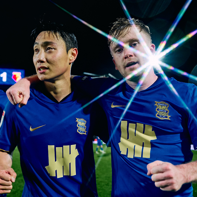 2일 왓퍼드와의 2025~26 EFL 18라운드 홈경기서 2-1로 승리한 뒤 동료와 환호하는 버밍엄 백승호(왼쪽). 사진=버밍엄 SNS