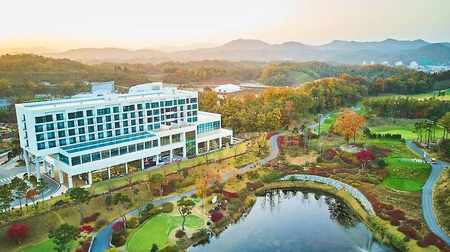 일라이트호텔&일라이트CC는 숙박과 라운딩을 동시에 즐기고픈 여행객에게 최적화된 공간이다. 사진=도진영