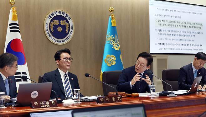 이재명 대통령이 2일 서울 용산 대통령실에서 열린 제52회 국무회의에서 모두발언을 하고 있다. [김호영 기자]