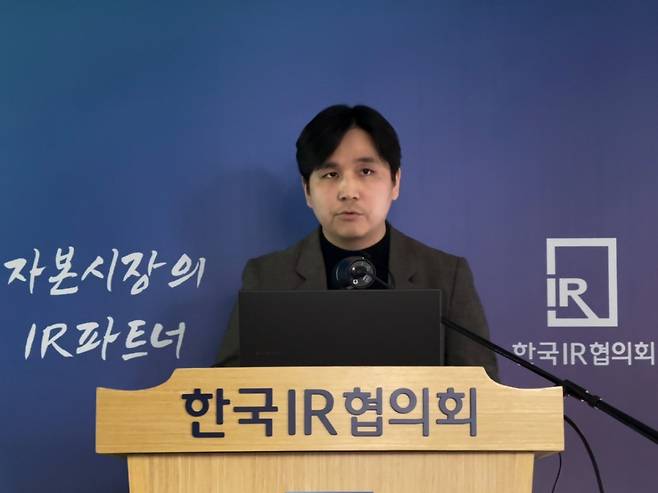 2일 서울 여의도 한국거래소에서 열린 바이젠셀 기업설명회에서 기영욱 바이젠셀 혁신전략본부장 상무가 NK/T세포림프종 면역세포치료제 'VT-EBV-N'의 임상 2상 톱라인(주요지표) 결과를 설명하고 있다./사진=김선아 기자