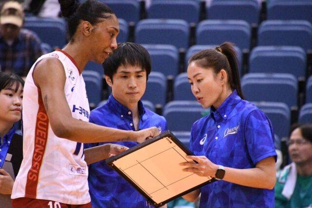 일본 SV.리그 퀸시즈 카리야 플레잉 코치를 맡은 태국 출신 눗사라 톰콤./퀸시즈 카리야 홈페이지