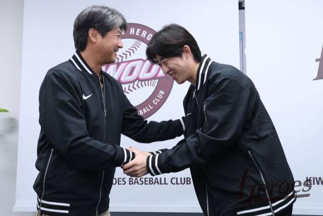 설종진 감독과 배동현/키움 히어로즈