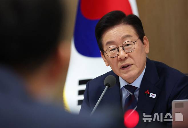 [서울=뉴시스] 고범준 기자 = 이재명 대통령이 2일 서울 용산 대통령실 청사에서 열린 국무회의에서 발언하고 있다. (대통령실통신사진기자단) 2025.12.02. bjko@newsis.com