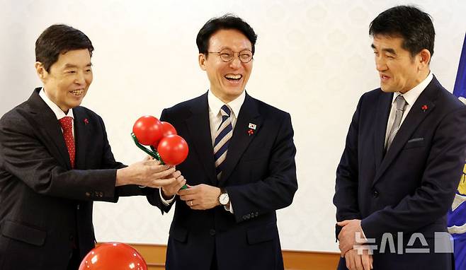 사랑의 열매에 참석한 김민석 총리