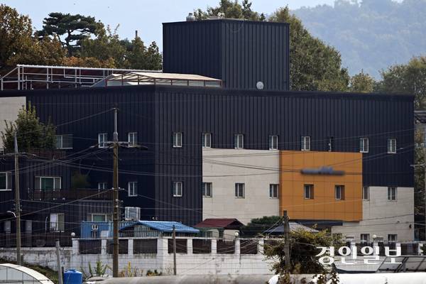 인천 강화군 길상면에 위치한 한 중증장애인 거주시설. 이 시설의 여성 입소자들을 상대로 한 성적 학대가 자행됐다는 의혹을 조사하는 연구기관이 이를 입증할 만한 증거들을 다수 확보한 것으로 확인됐다. 2025.10.31 /조재현기자 jhc@kyeongin.com