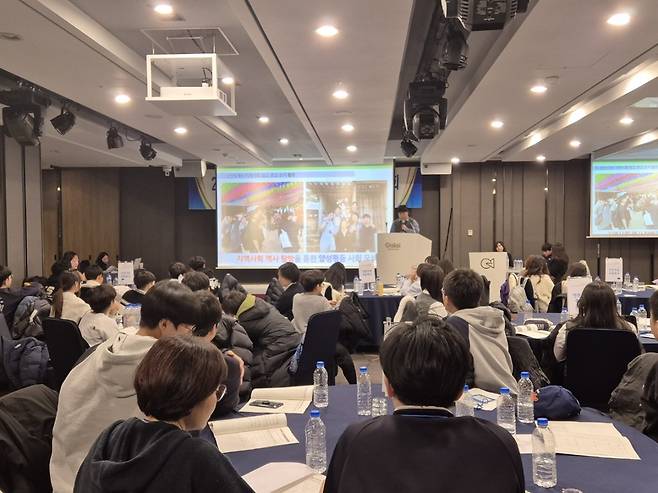 지난해 12월 초·중·고 8개교 동아리 학생과 지도교사 100여 명이 참석한 가운데 열린 '2024 성 인식개선 학생참여단 동아리 발표회' 모습. 사진=인천시교육청