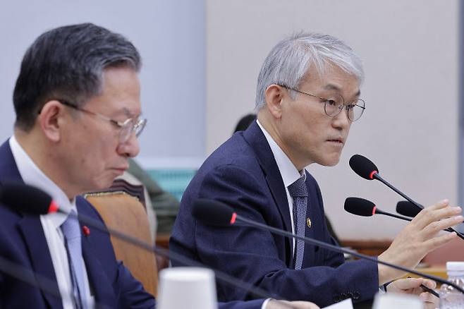 천대엽 대법원 법원행정처장(대법관)이 3일 국회에서 열린 법제사법위원회 전체회의에서 의원 질의에 답변하고 있다. (사진=뉴스1)