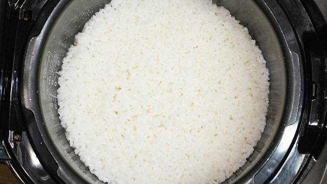 밥은 여러 번의 냉동-해동 과정을 거치면 전분 구조가 파괴된다｜출처: 클립아트코리아