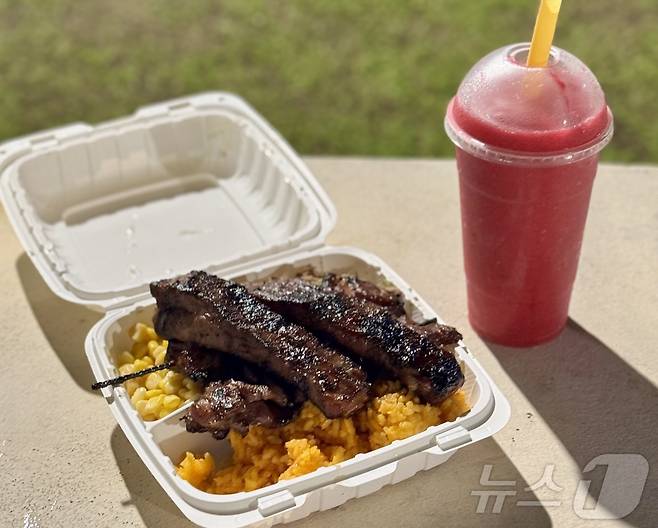 차모로 야시장에서 가장 유명한 크리스 바베큐 ⓒ News1 이민주 기자