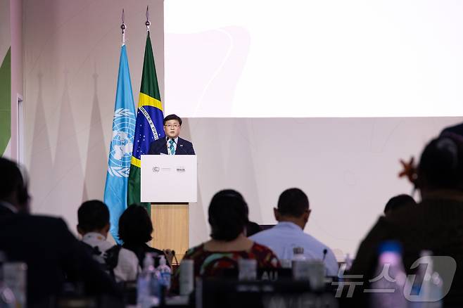 김성환 기후에너지환경부 장관이 브라질 벨렝에서 열리고 있는 제30차 유엔기후변화협약당사국총회(COP30)에 참석해 2035 NDC 목표에 대하여 고위급 국가발언을 하고 있다. (기후에너지환경부 제공. 재판매 및 DB 금지) 2025.11.18/뉴스1