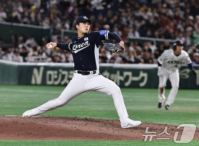 K-베이스볼 시리즈 일본과 1차전에서 투구하는 이민석. 2025.11.15/뉴스1 ⓒ News1 구윤성 기자