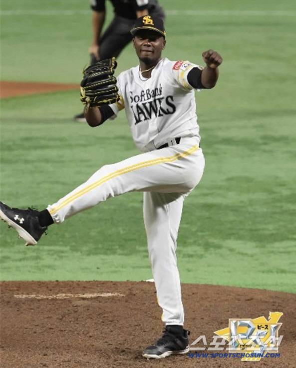 소프트뱅크 좌완 에이스 모이넬로. 사진캡처=소프트뱅크 호크스 SNS