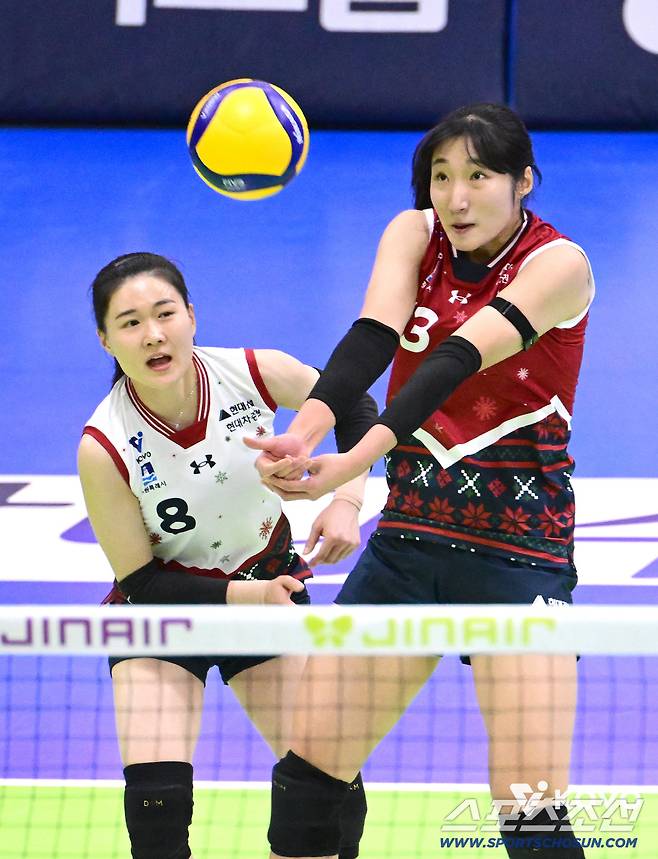 현대건설 정지윤이 2일 GS칼텍스전서 리시브를 하고 있다. 사진제공=KOVO