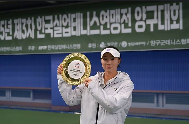 세 자매 운동선수 중 둘째로 올해 국내 실업테니스 무대에서 두차례나 여자단식 우승을 차지하며 두각을 나타내고 있는 이은지. 대한테니스협회 미디어팀 제공