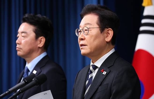 이재명 대통령이 12·3 비상계엄 사태 1주년인 3일 용산 대통령실에서 '빛의 혁명 1주년 대국민 특별성명'을 발표하고 있다. 사진=연합뉴스