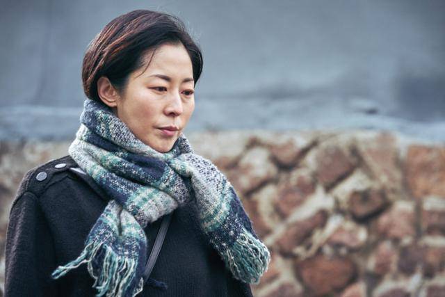 배우 강말금은 영화 '찬실이는 복도 많지'를 통해 첫 장편 영화에 데뷔했다. 해당 작품으로 각종 영화제에서 수상의 영예를 안았다. 찬란 제공