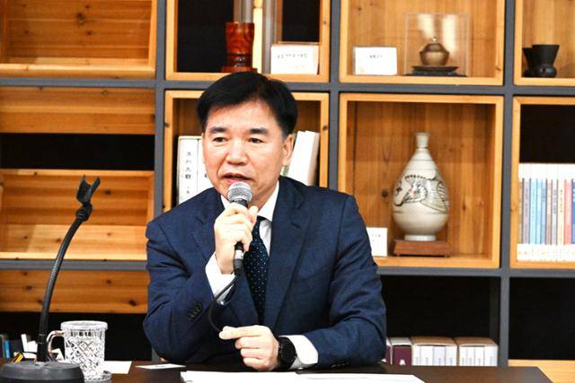 조일교 충남도 문화체육관광국장이 3일 도청 프레스센터에서 청양군에 들어설 충남도립파크골프장에 대해 설명하고 있다. 충남도 제공