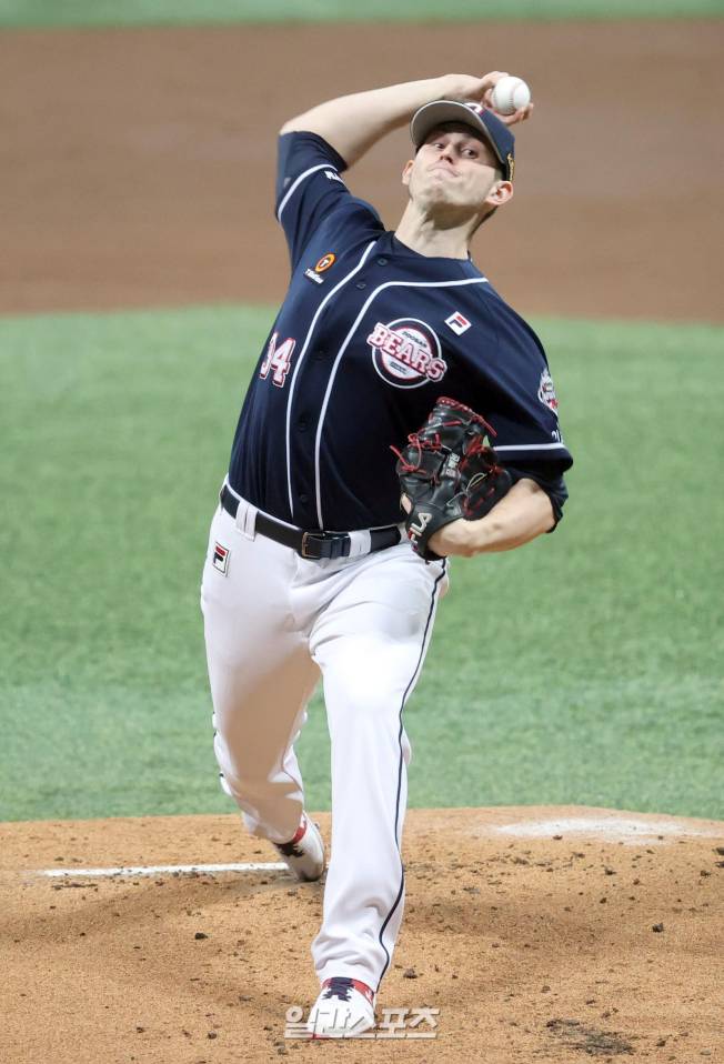 2020시즌 두산에서 활약할 당시 플렉센의 투구 모습. IS 포토