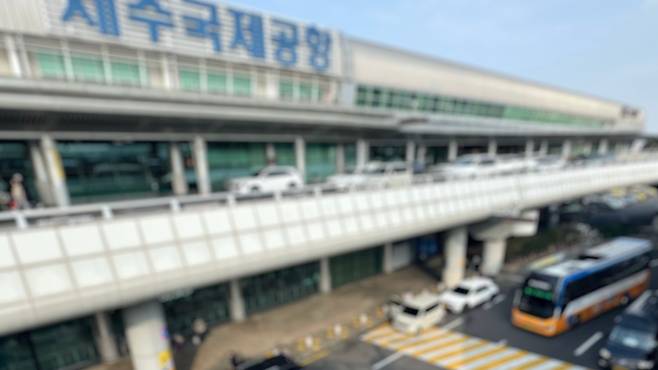 단속 이후, 제주국제공항 도착동선의 혼잡·여유 여부는 시간대마다 크게 달라진다. 사진은 특정 시점 상황을 담은 것으로, 정책효과 판단과는 별개다.