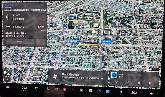 FSD 기능이 켜진 채 운행되는 모델X의 센터디스플레이 모습. 좌측상단에 기능 작동 여부 표시가 돼 있다. 김효성 기자