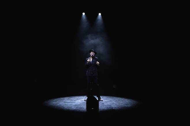 연극 <DRAGx남장신사>의 색자. 국립정동극장 제공