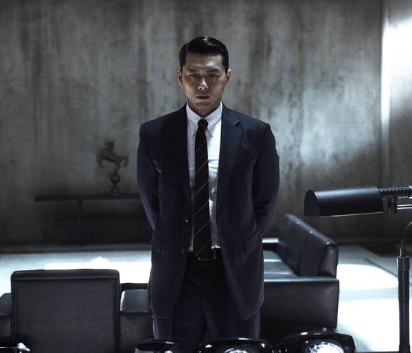 현빈·정우성 주연의 ‘메이드 인 코리아’ 스틸컷.  디즈니+ 제공