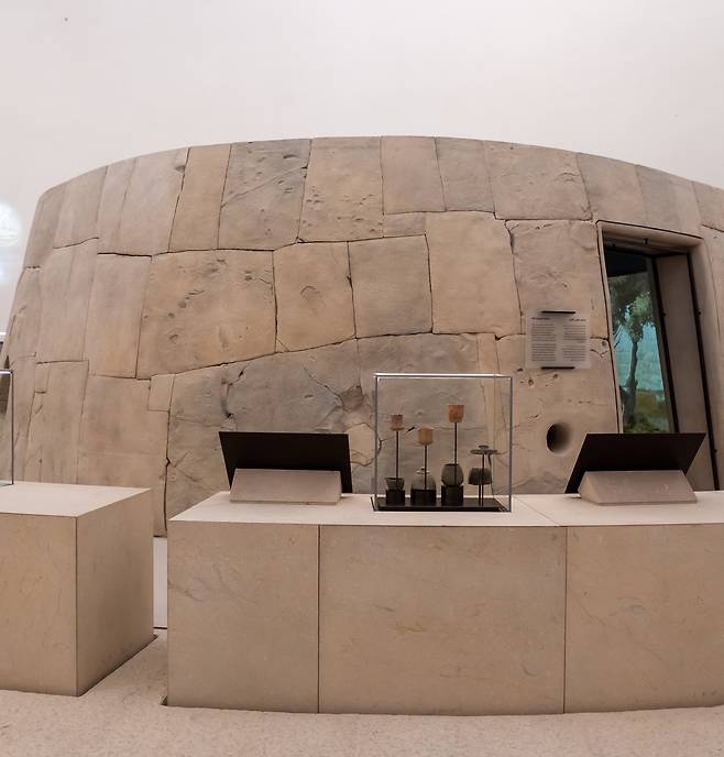A recreation of Hili Grand Tomb inside the "To Our Ancestor gallery" at the Zayed National Museum [ZAYED NATIONAL MUSEUM]